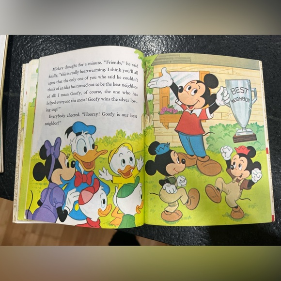 Walt Disney little golden book Mickey Mouse and the Best Neighbor Contest 1978 - Picture 3 of 7